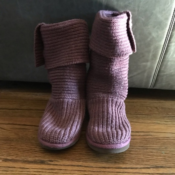 Ugg Short Boot - Picture 2 of 5